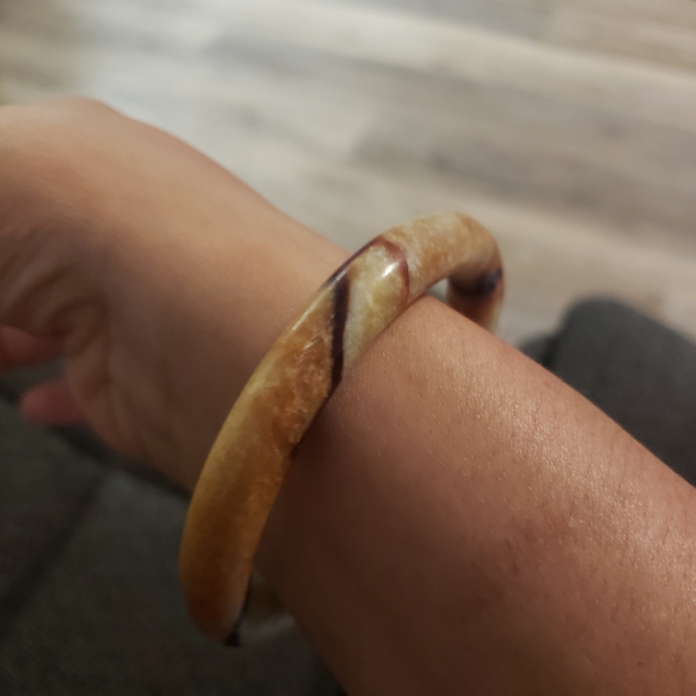 Agate solid bangle